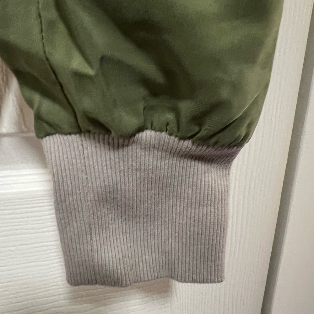 Her Universe Olive Green Boba Fett Star Wars Lightweight Bomber Jacket | Size XL - Picture 3 of 7